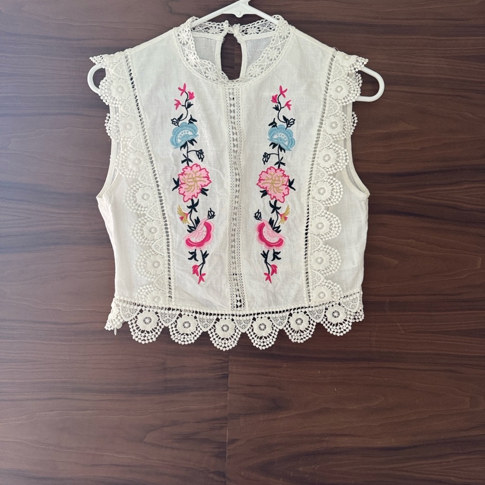 Elegant Floral Embroidered Sleeveless Blouse